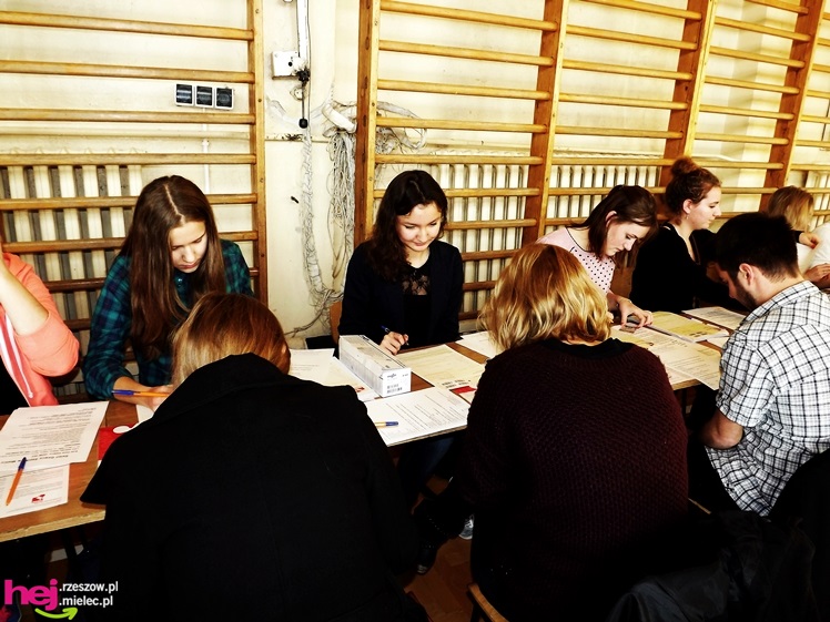 Widok, który buduje. Mielecki Dzień Dawcy Szpiku gromadzi tłumy dobrych ludzi