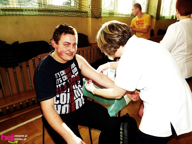 Widok, który buduje. Mielecki Dzień Dawcy Szpiku gromadzi tłumy dobrych ludzi