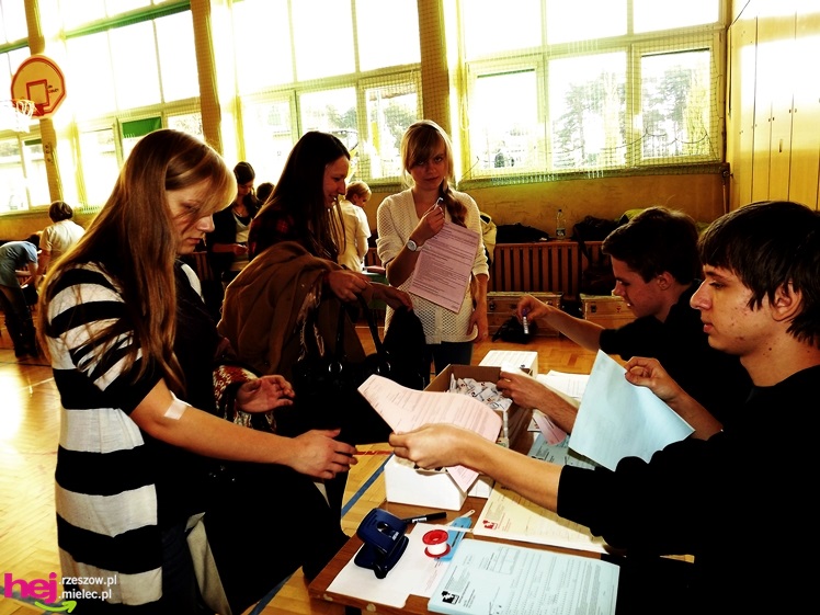 Widok, który buduje. Mielecki Dzień Dawcy Szpiku gromadzi tłumy dobrych ludzi