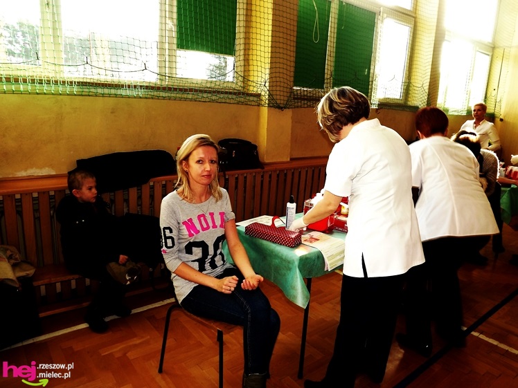 Widok, który buduje. Mielecki Dzień Dawcy Szpiku gromadzi tłumy dobrych ludzi