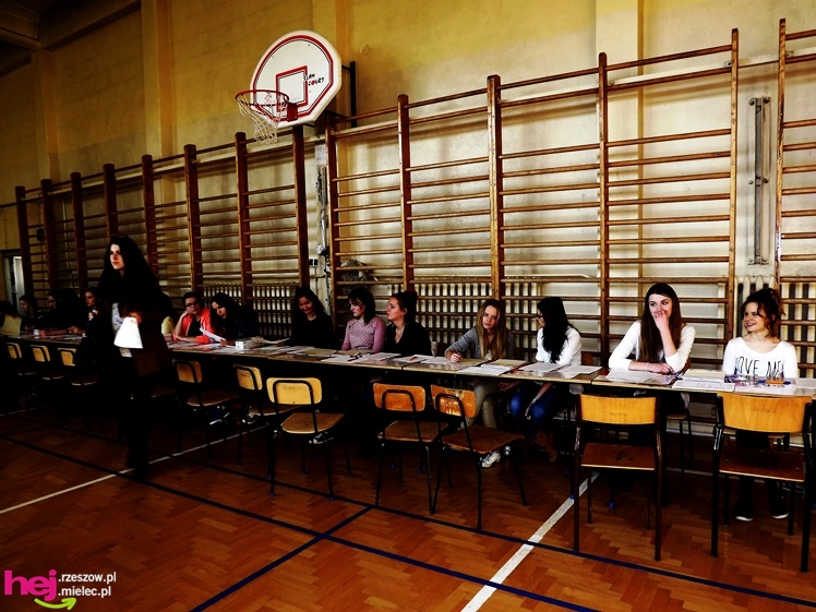 Widok, który buduje. Mielecki Dzień Dawcy Szpiku gromadzi tłumy dobrych ludzi