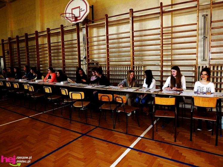 Widok, który buduje. Mielecki Dzień Dawcy Szpiku gromadzi tłumy dobrych ludzi