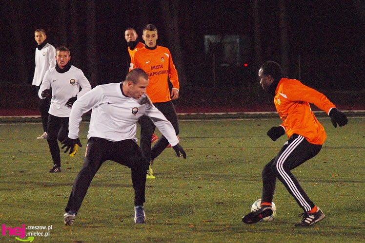 Sparing piłkarskiej Stali Mielec z pierwszoligowcem