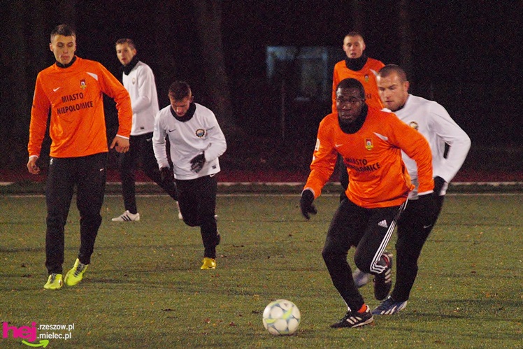 Sparing piłkarskiej Stali Mielec z pierwszoligowcem