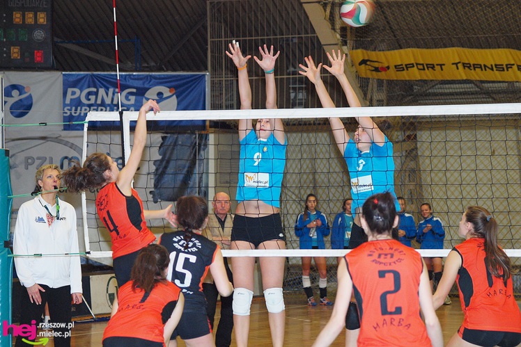 Siatkarki Szóstki łatwo pokonały zespół z Sędziszowa Małopolskiego