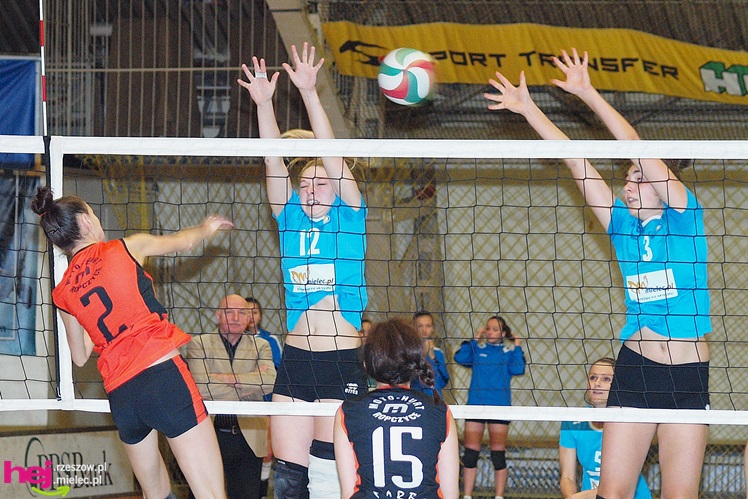 Siatkarki Szóstki łatwo pokonały zespół z Sędziszowa Małopolskiego