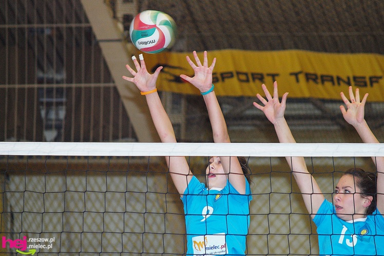 Siatkarki Szóstki łatwo pokonały zespół z Sędziszowa Małopolskiego