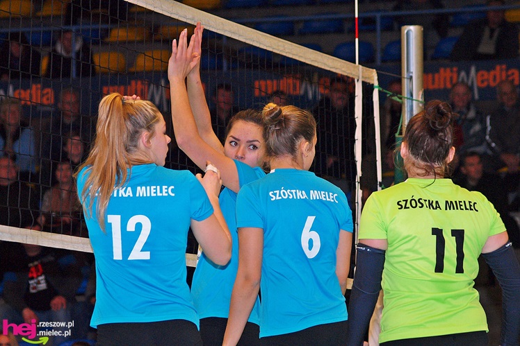 Siatkarki Szóstki łatwo pokonały zespół z Sędziszowa Małopolskiego