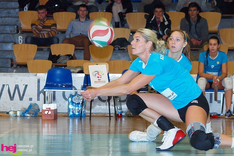 Siatkarki Szóstki łatwo pokonały zespół z Sędziszowa Małopolskiego