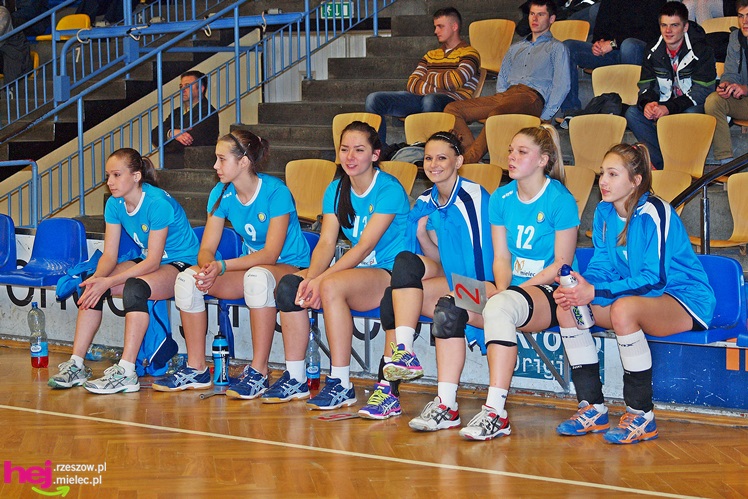 Siatkarki Szóstki łatwo pokonały zespół z Sędziszowa Małopolskiego