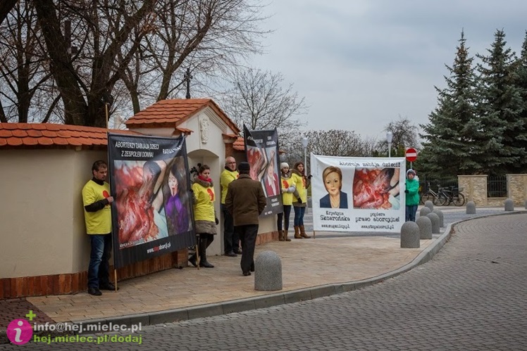 Antyaborcyjna pikieta pod kościołami. Organizatorami członkowie stowarzyszenia z Rzeszowa