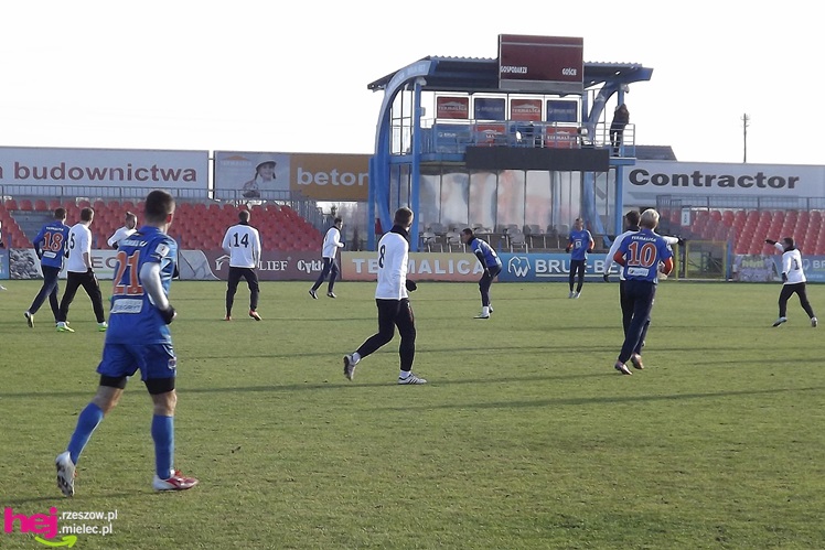 Sparing Stali Mielec widziany z ławki rezerwowych