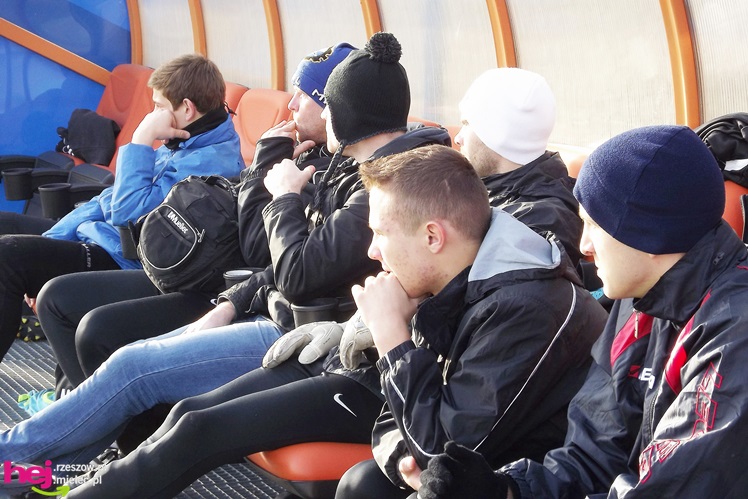 Sparing Stali Mielec widziany z ławki rezerwowych
