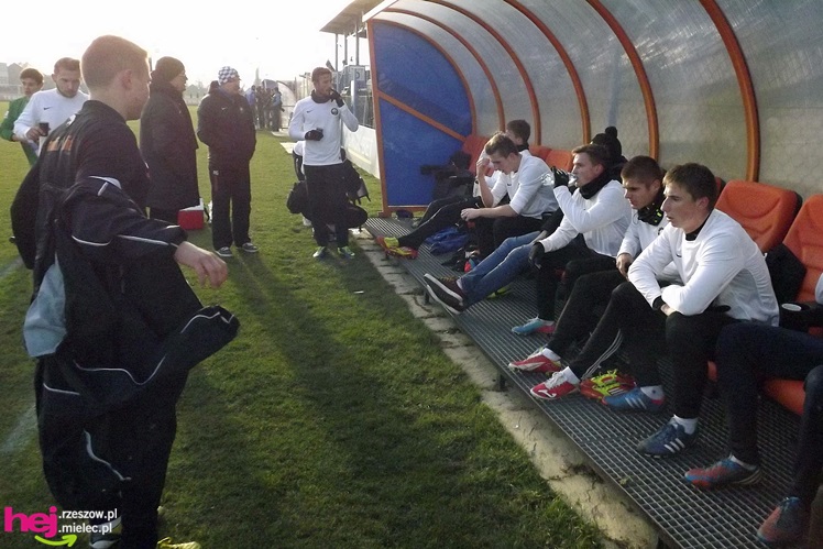 Sparing Stali Mielec widziany z ławki rezerwowych