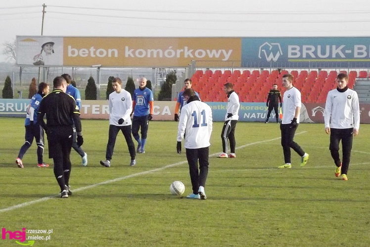 Sparing Stali Mielec widziany z ławki rezerwowych