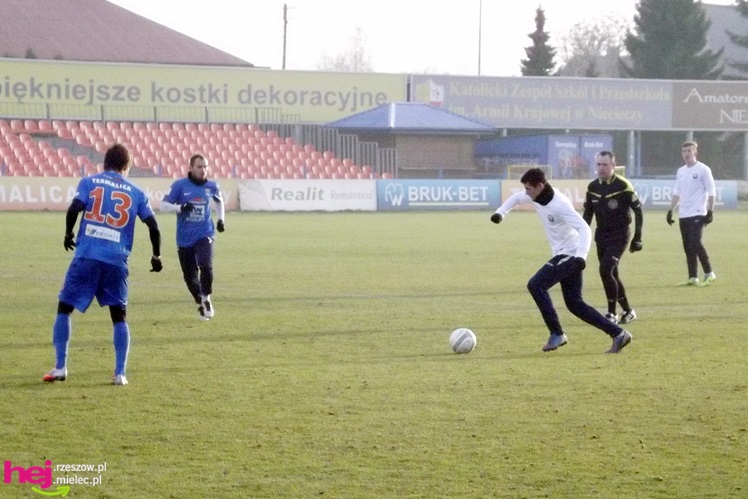 Sparing Stali Mielec widziany z ławki rezerwowych