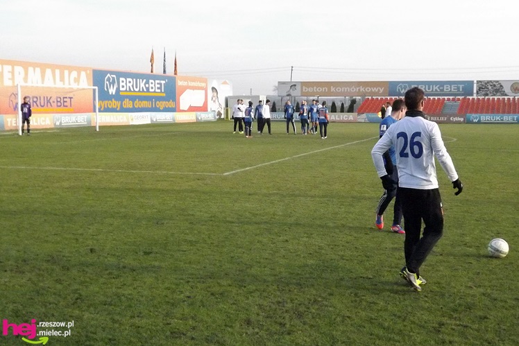 Sparing Stali Mielec widziany z ławki rezerwowych