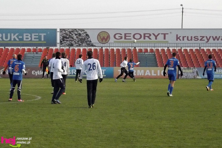 Sparing Stali Mielec widziany z ławki rezerwowych