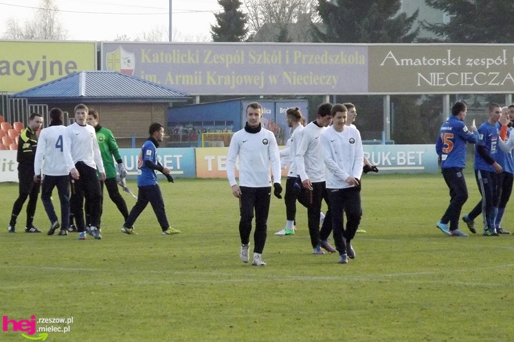 Sparing Stali Mielec widziany z ławki rezerwowych