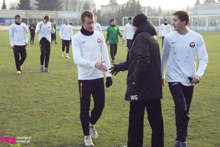 Sparing Stali Mielec widziany z ławki rezerwowych