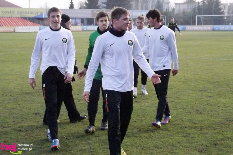 Sparing Stali Mielec widziany z ławki rezerwowych