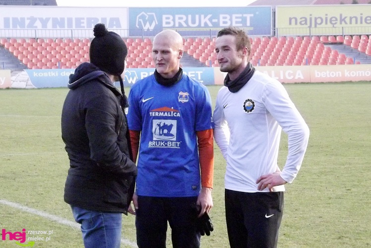 Sparing Stali Mielec widziany z ławki rezerwowych