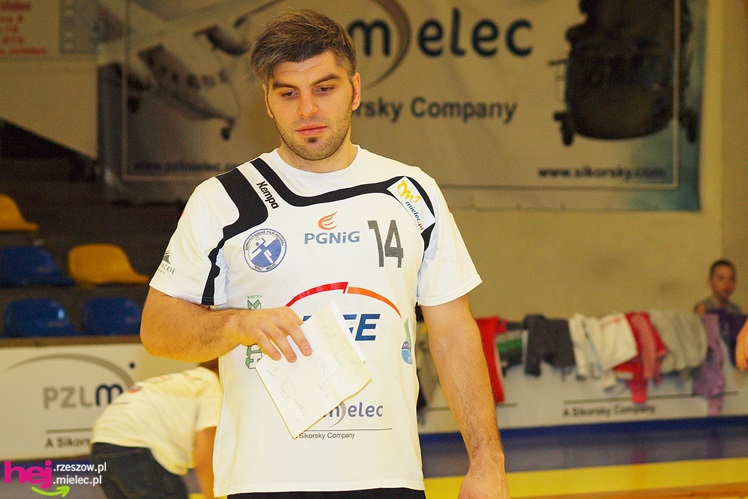 Piłkarze ręczni PGE Stali poprowadzili lekcję WF-u dla uczniów miejskich podstawówek