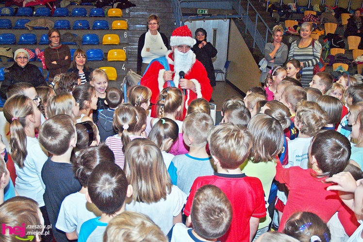 Piłkarze ręczni PGE Stali poprowadzili lekcję WF-u dla uczniów miejskich podstawówek