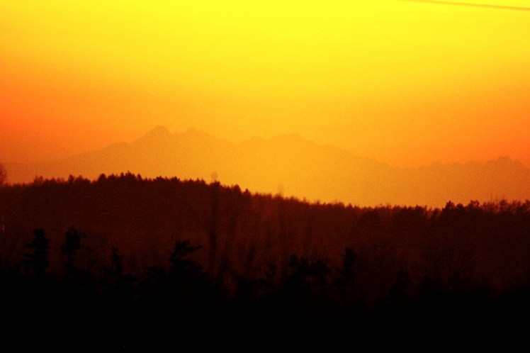 Paparazzi szczytów - nowa pasja w dziedzinie fotografii [ZDJĘCIA SZCZYTÓW WYKONANE Z REGIONU]