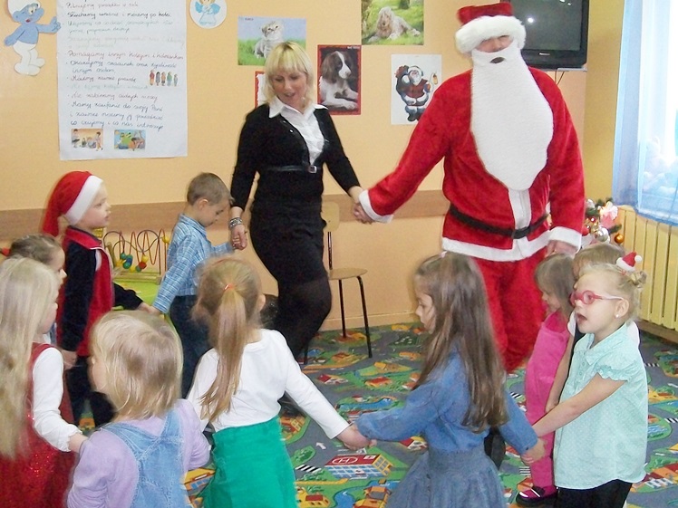 Wzruszone dzieci, wzruszony Mikołaj. Aniołkowo gościło Świętego z Laponii