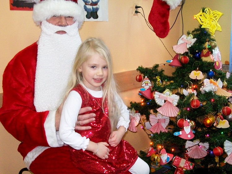 Wzruszone dzieci, wzruszony Mikołaj. Aniołkowo gościło Świętego z Laponii