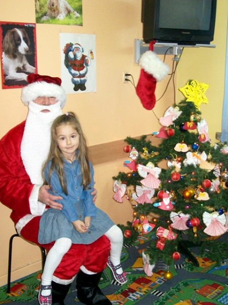 Wzruszone dzieci, wzruszony Mikołaj. Aniołkowo gościło Świętego z Laponii