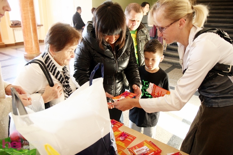 Koncert charytatywny dla Kamila. Mielczanie przynieśli nakrętki