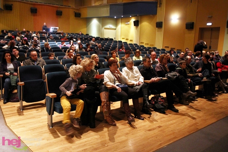 Koncert charytatywny dla Kamila. Mielczanie przynieśli nakrętki