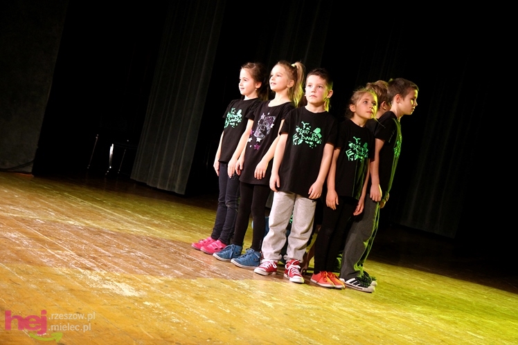 Koncert charytatywny dla Kamila. Mielczanie przynieśli nakrętki