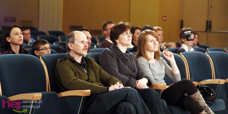 Koncert charytatywny dla Kamila. Mielczanie przynieśli nakrętki