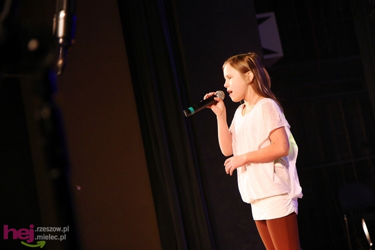 Koncert charytatywny dla Kamila. Mielczanie przynieśli nakrętki