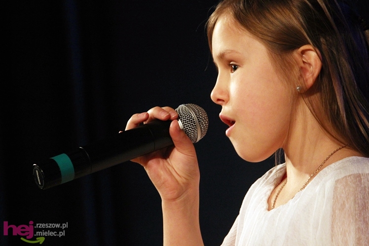 Koncert charytatywny dla Kamila. Mielczanie przynieśli nakrętki