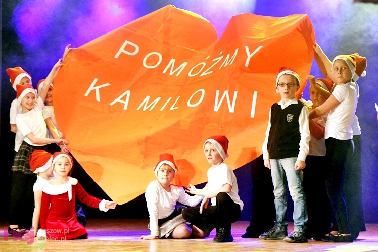 Koncert charytatywny dla Kamila. Mielczanie przynieśli nakrętki