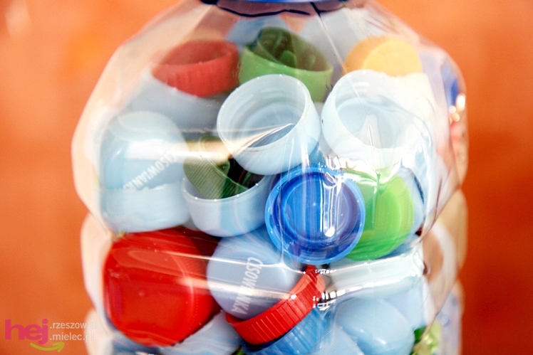 Koncert charytatywny dla Kamila. Mielczanie przynieśli nakrętki