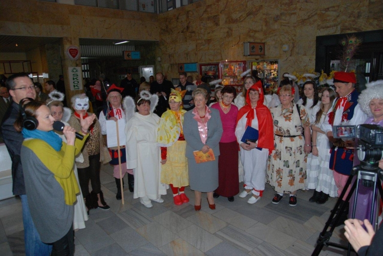 Wolontariusze Szkolnego Koła Caritas pomocnikami Świętego Mikołaja