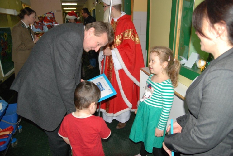 Wolontariusze Szkolnego Koła Caritas pomocnikami Świętego Mikołaja