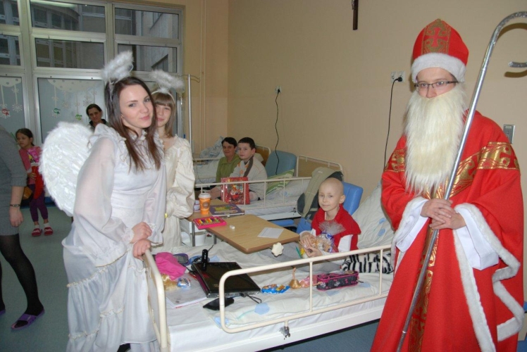 Wolontariusze Szkolnego Koła Caritas pomocnikami Świętego Mikołaja