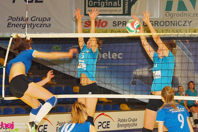 Dębowiec bez szans w starciu z Szóstką