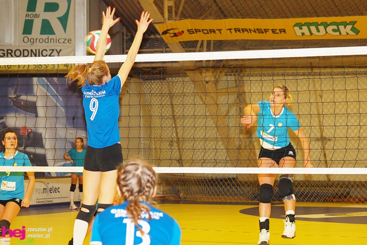 Dębowiec bez szans w starciu z Szóstką