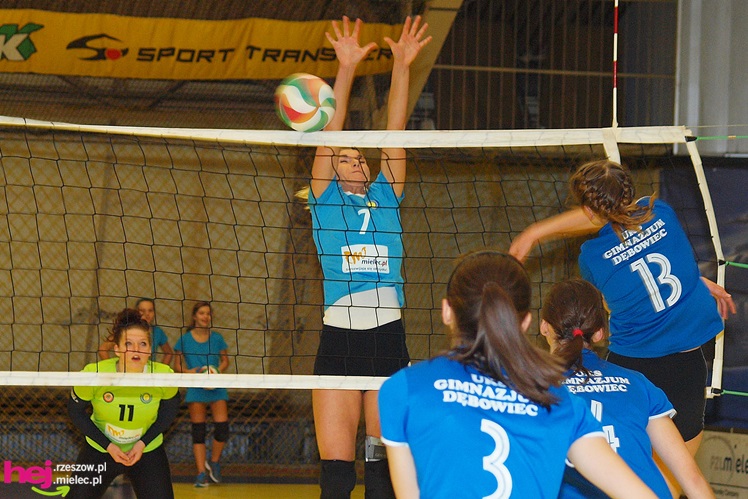 Dębowiec bez szans w starciu z Szóstką