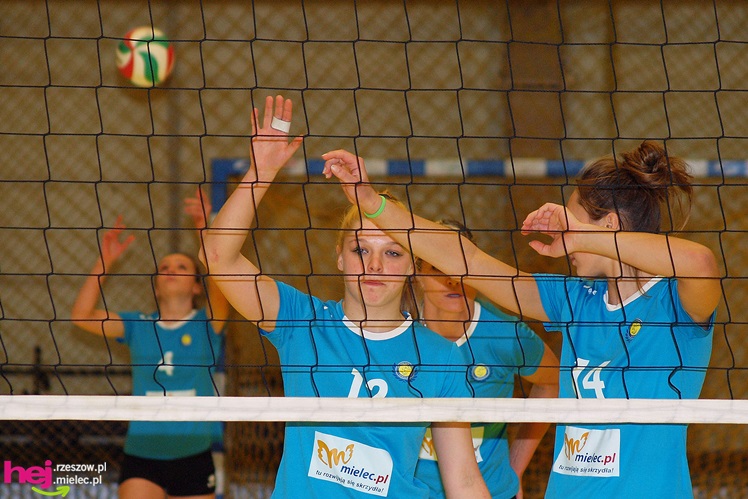 Dębowiec bez szans w starciu z Szóstką