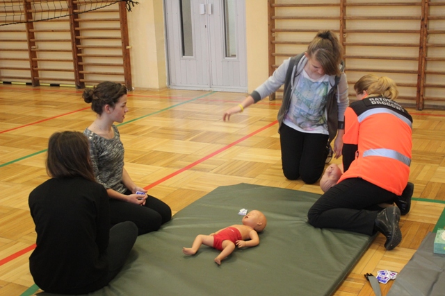 Lekcje pierwszej pomocy z automobilklubem w Gimnazjum numer 1