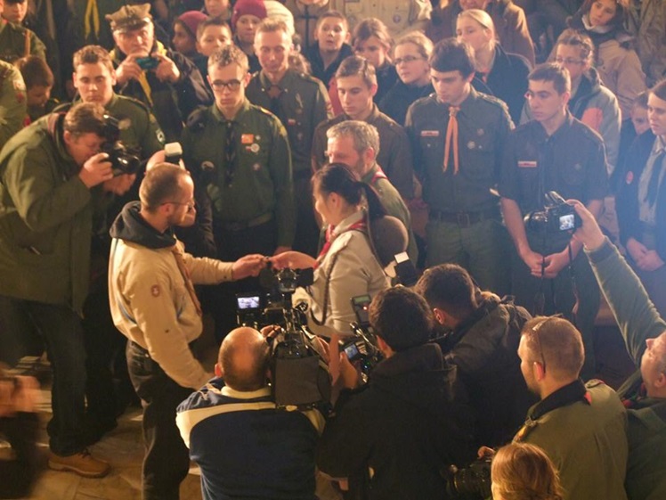 Betlejemskie Światło Pokoju już jest w Mielcu. Przyjechało z Zakopanego