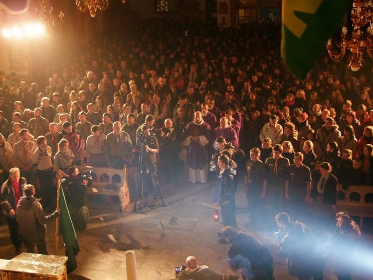 Betlejemskie Światło Pokoju już jest w Mielcu. Przyjechało z Zakopanego